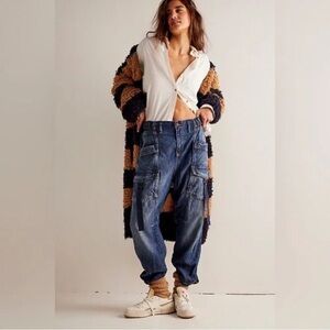 WE THE FREE Hazel Smocked Drop Waist Cargo Pocket Straps Stormy Denim Jeans Sz L